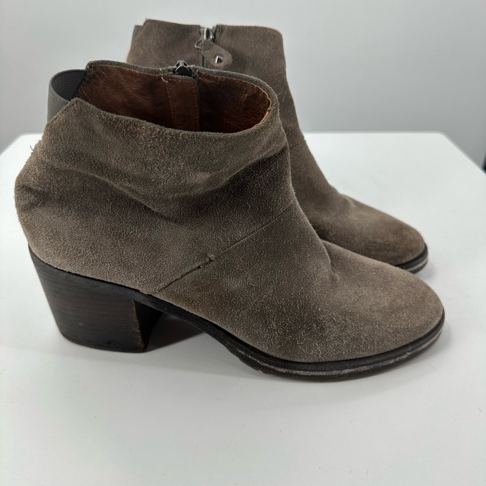 Gentle Souls Slouchy Booties Brown Suede Zipper Chunky Heel Womens 9